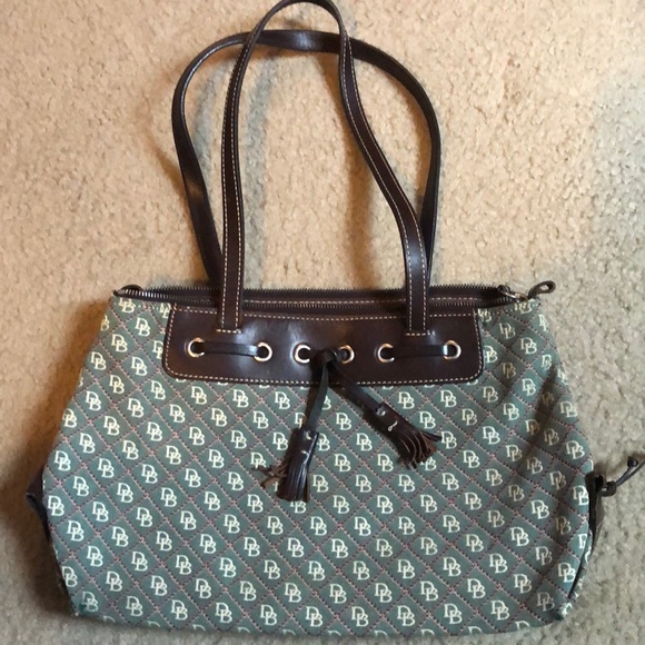 Dooney & Bourke Handbags - Dooney & Bourke purse
